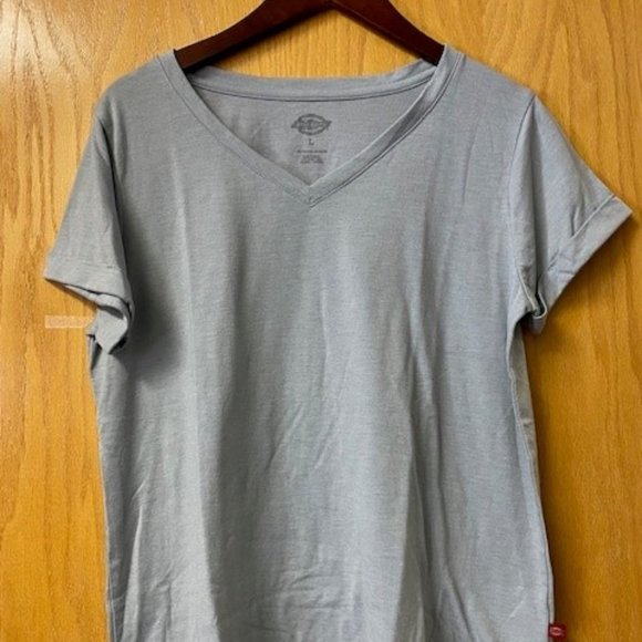 Dickies Tops - Dickie's Women's V-Neck Tee BUNDLE EUC